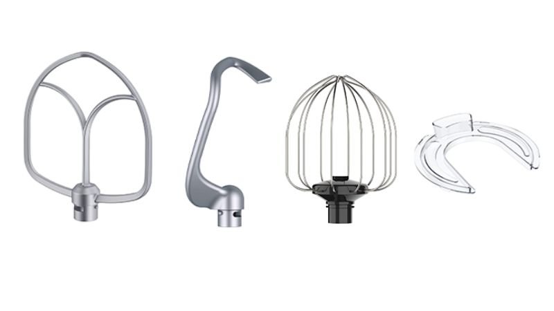 Componentes da batedeira planetária como bowl, batedores e motor